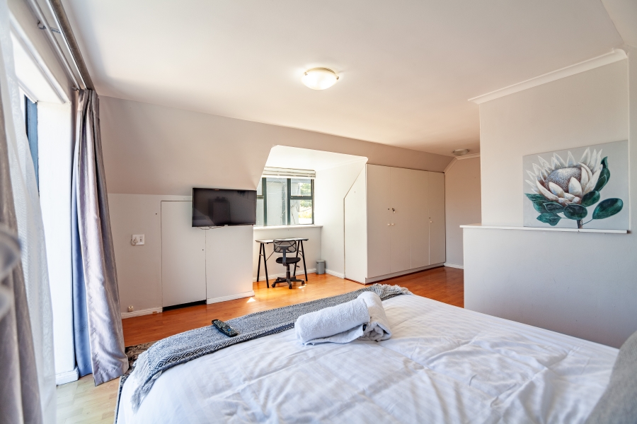 8 Bedroom Property for Sale in Milnerton Ridge Western Cape